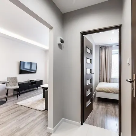 Nowolipki Modern By Bookinghost * ורשה